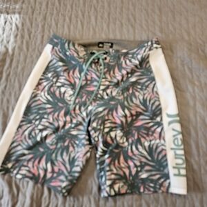 Hurley Men's Leaf Print Athletic Shorts - Green and Pink